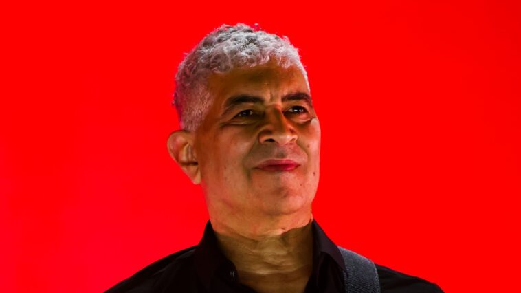 “Following a Strange Gardening Incident, Guitarist Pat Smear Will Not Join Foo Fighters on Upcoming Tour Dates”]
