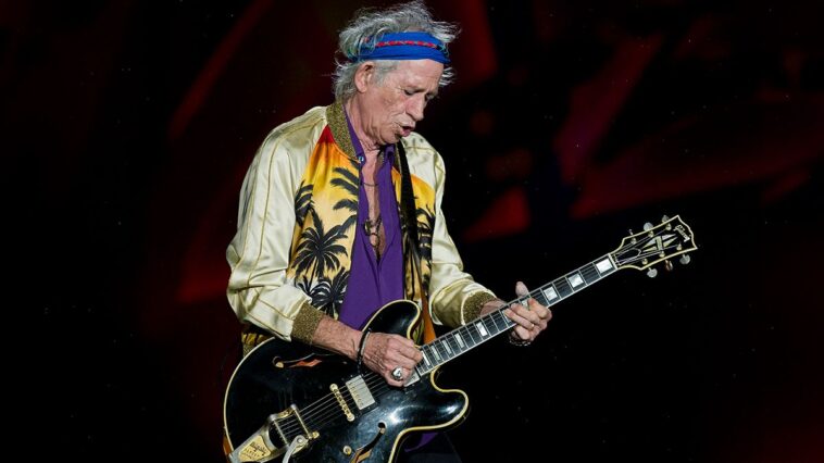 How Keith Richards Created the Legendary Satisfaction Riff]