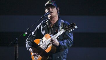 How Stephen Wilson Jr. Discovered His Lifelong Guitar]