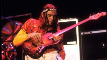 “I'd prefer to step in as Jaco and improvise freely. I never repeat myself”: The brilliance of Jaco Pastorius in a timeless jazz masterpiece performed with the legendary fusion group Weather Report.]