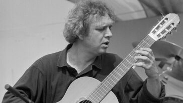 Jazz master and fusion innovator Ralph Towner passes away at 85.]