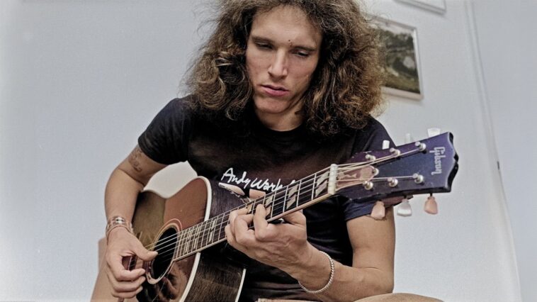 Jorma Kaukonen Discusses Jefferson Airplane's "Somebody to Love"]