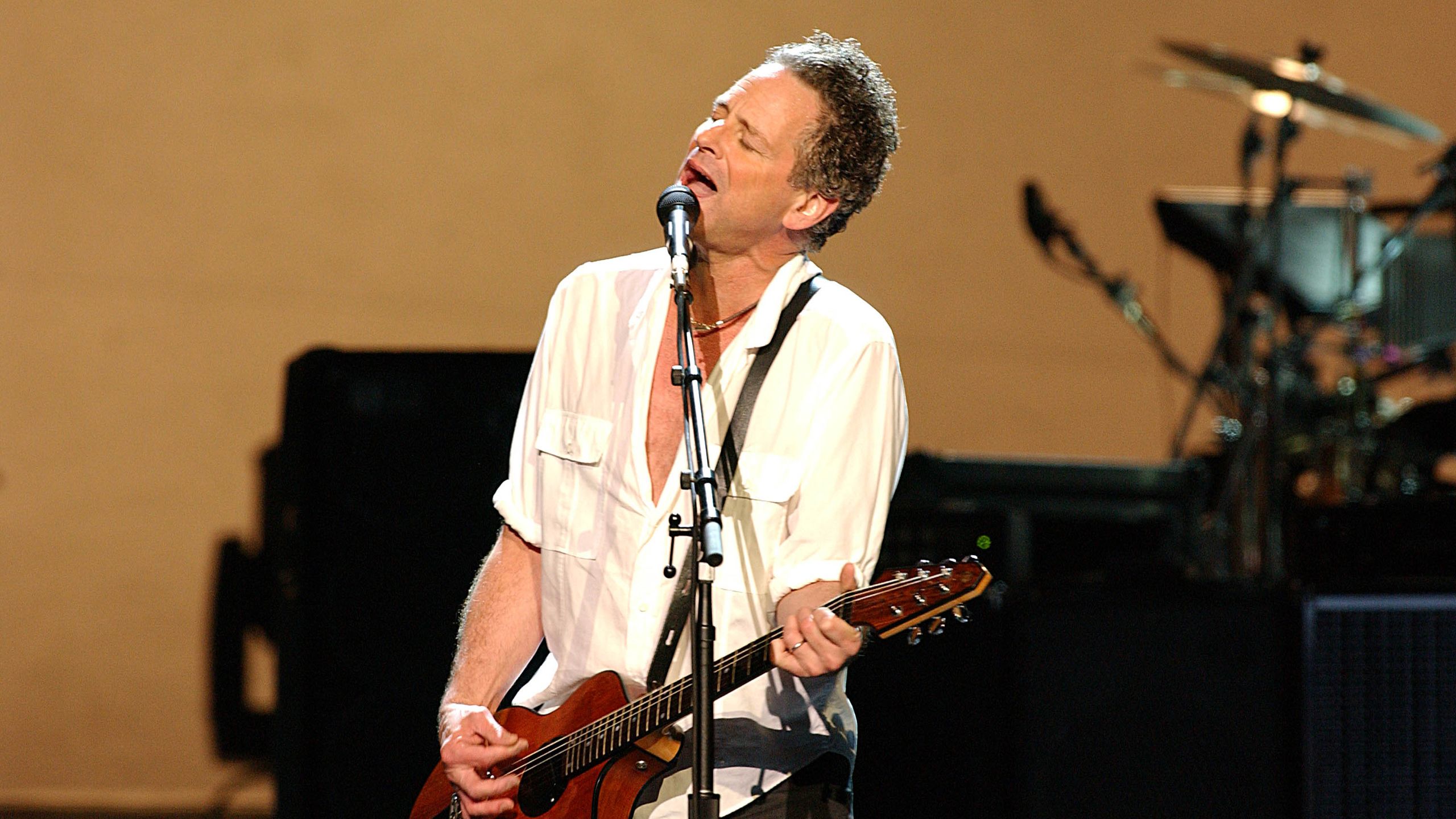 “Lindsey Buckingham Discusses Fleetwood Mac's Unusual Dynamics: 'We’re Not Meant to Be in a Band Together'”]