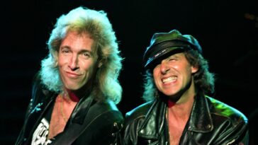 "Reflecting on the Past: Ex-Scorpions Bassist Francis Buchholz Passes Away at 71 After an Evening of Red Wine and Nostalgic Music"]