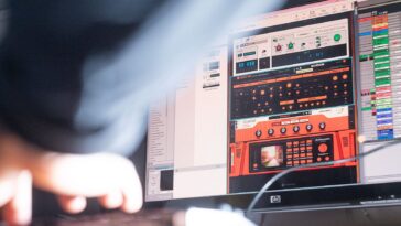 "Skip the DAW and hit the (virtual analog) chorus: Reason's legendary Rack is now available as a standalone plugin!"]