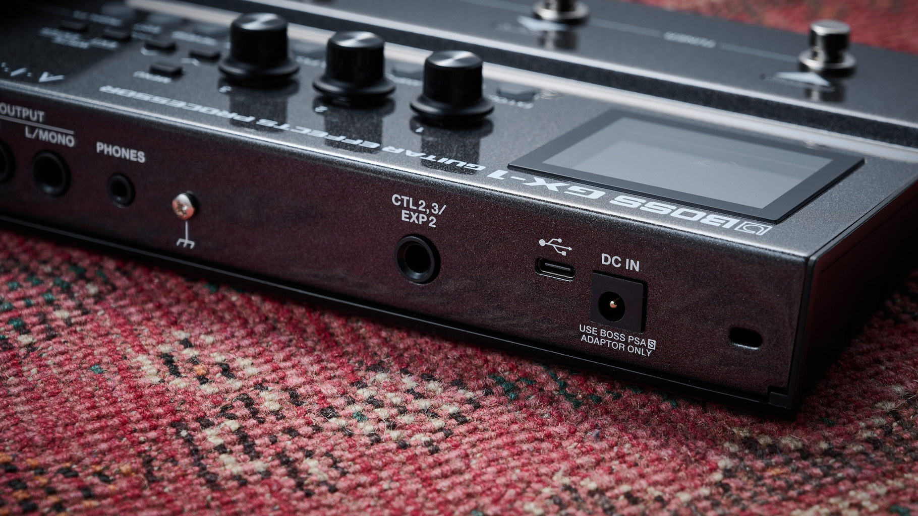 The power section of the Boss GX-1 multi-effects pedal