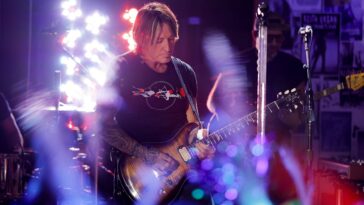 The Epic Guitar Solo Showdown Between Keith Urban and Dann Huff]