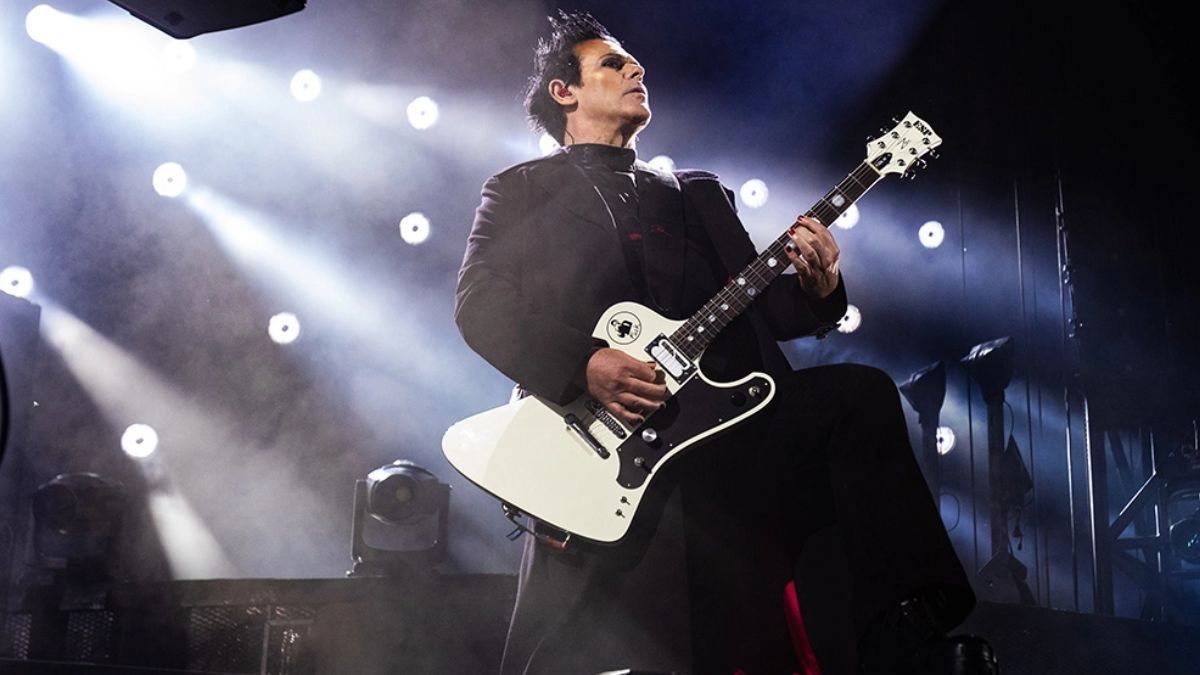 The Story of Richard ZK's First Fender Guitar in East Germany]