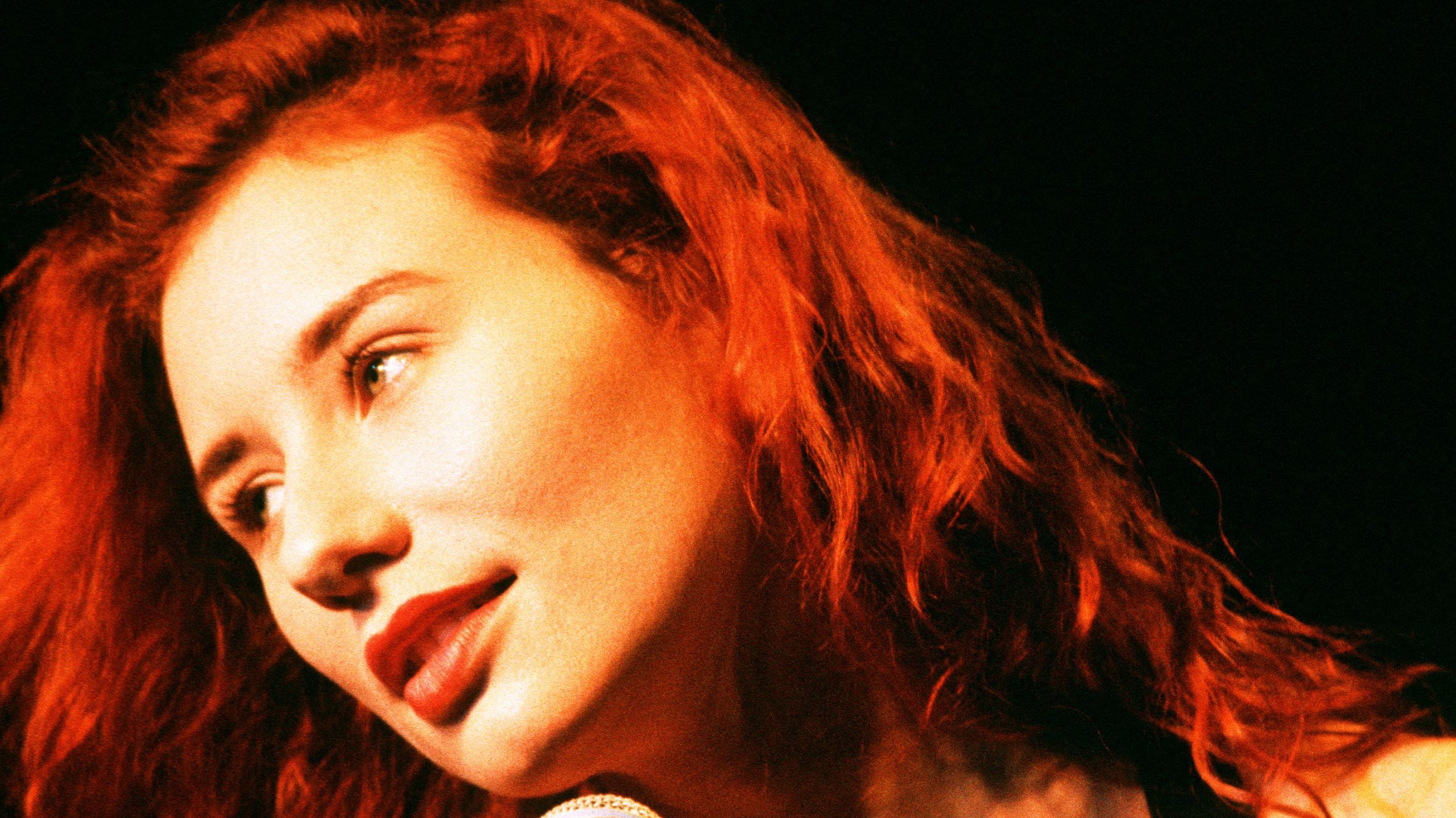 “Unanticipated Reactions: The Surprising and Cruel Remarks from Others About Tori Amos’s Controversial Song That Her Label Disapproved Of – Until the Club Remix Reached Number One”]