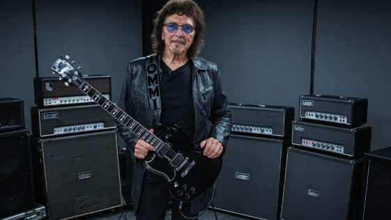 When Tony Iommi played without his prosthetic fingertips