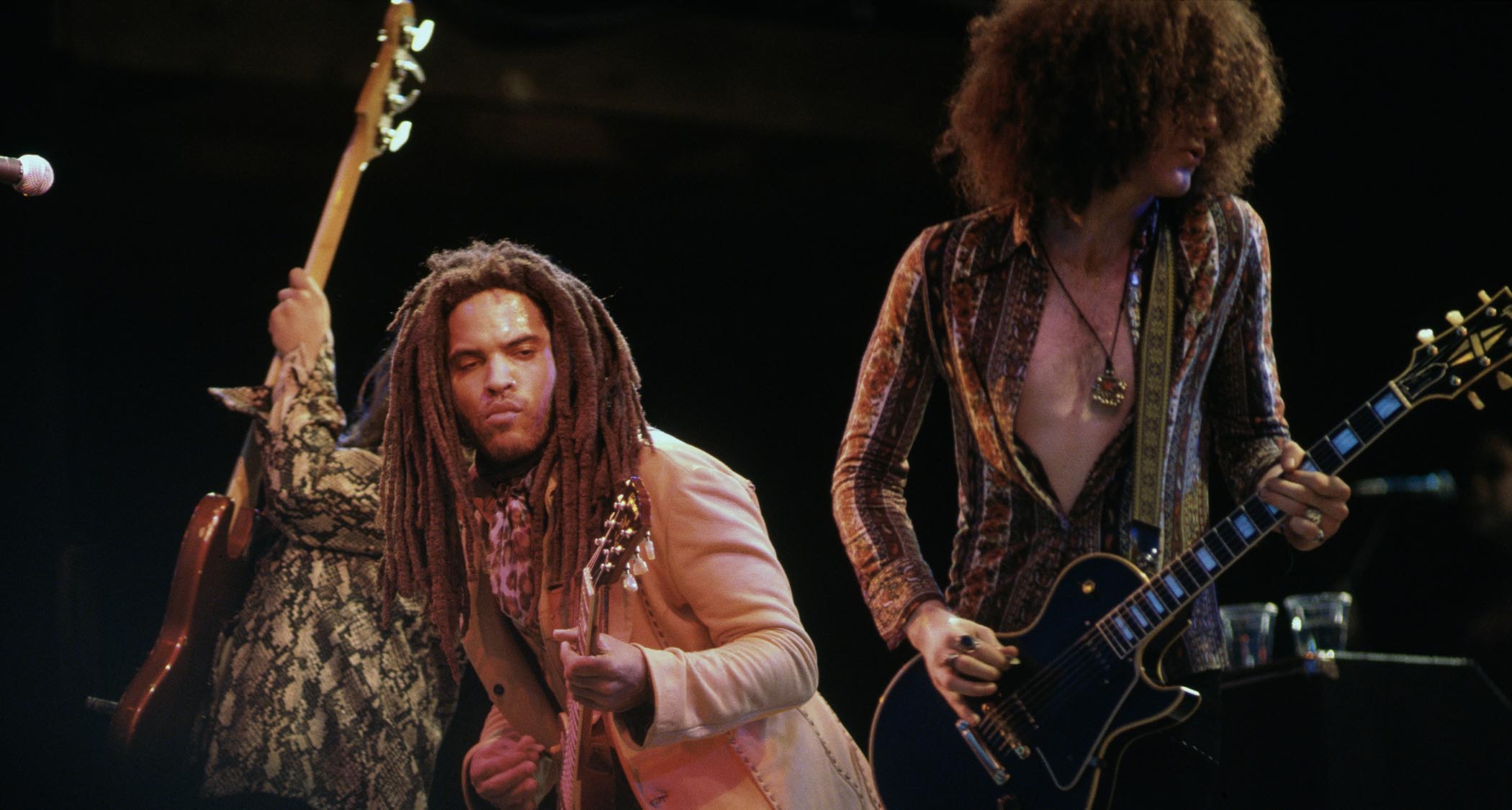 Lenny Kravitz and Craig Ross jam it out together onstage