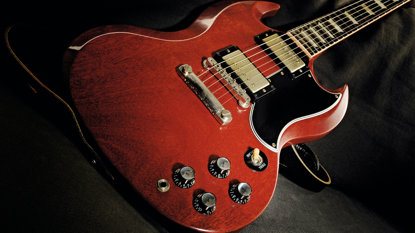 Gibson SG Standard '61 on a black background