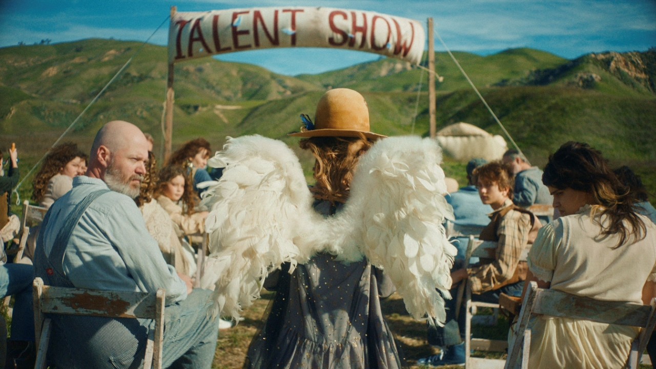 Linda Perry - Beautiful (Official Music Video) - YouTube