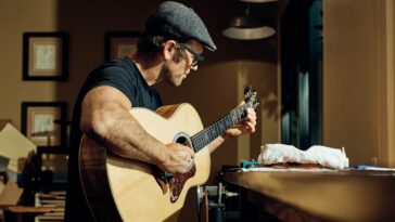 Andy Powers Discusses the Development of Taylor Guitars]