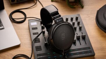 “Exceptional design and top-notch sound provide a satisfying listening experience: HEDD HEDDphone D1 review”]