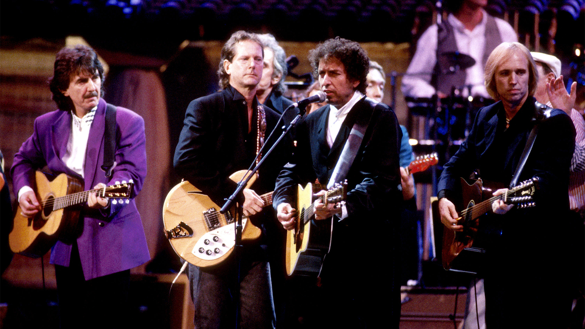 George Harrison, Roger McGuinn, Bob Dylan, and Tom Petty perform at the Bob Dylan Columbia Records 30th Anniversay Tribute finale, October 16, 1992