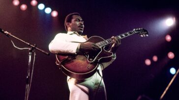 George Benson explains why live performances are more rewarding than recording albums.]