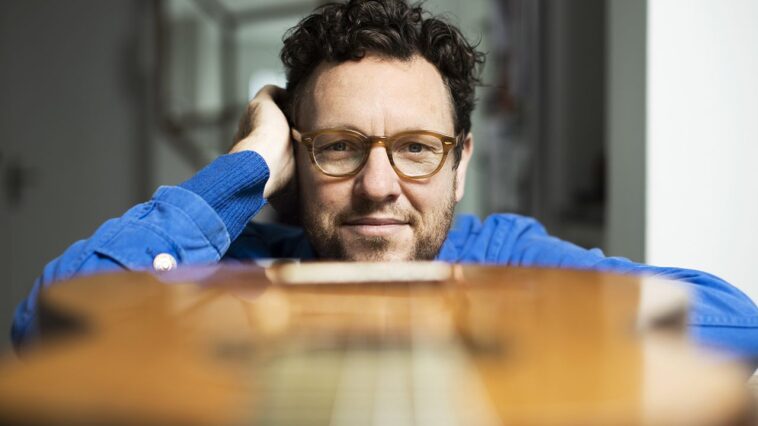 How Derek Gripper Transformed His Classical Guitar Technique]