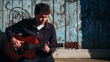 How Neil Thomas of Pavey Ark is Transforming the Acoustic Guitar]