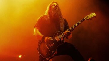 Mark Morton’s Signature Gibson Les Paul Now Available]