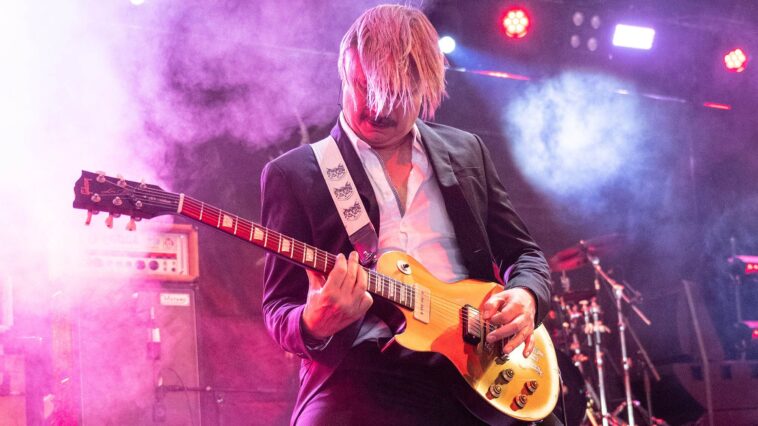 Mike Vennart Discusses the Unrivaled Squier Stratocasters]