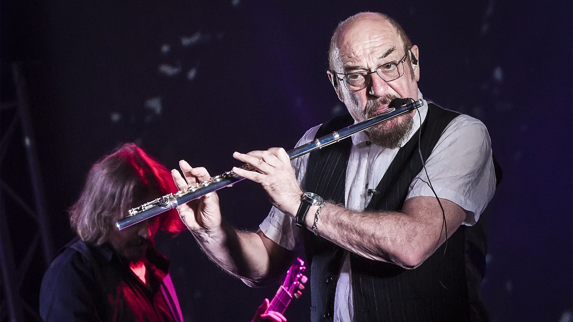 "Please Avoid Becoming Like Yngwie Malmsteen or Joe Satriani!" Ian Anderson Discusses How He Cultivated the Soloing Skills of Jethro Tull’s New Guitarist]