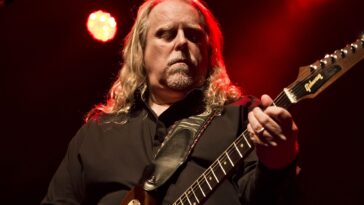 Warren Haynes Takes the Stage at Guitar Player Presents]