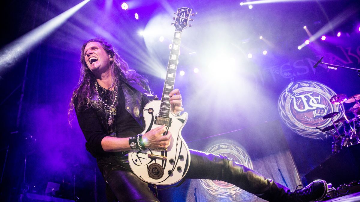 Why Joel Hoekstra Arrived Late to the Les Paul Celebration]