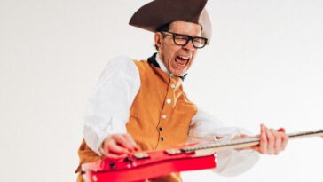 Why Paul Gilbert Believes Restraint is Important in Shredding]