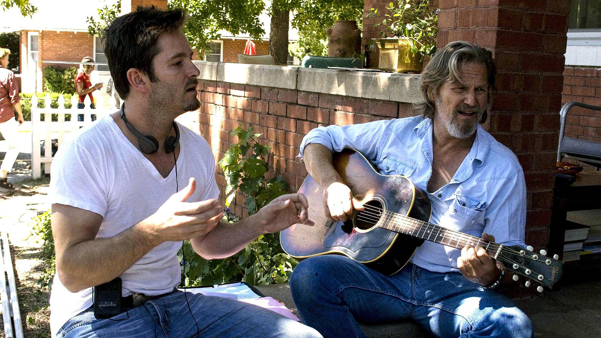 Jeff Bridges with director Scott Cooper on the set of the 2009 film Crazy Heart