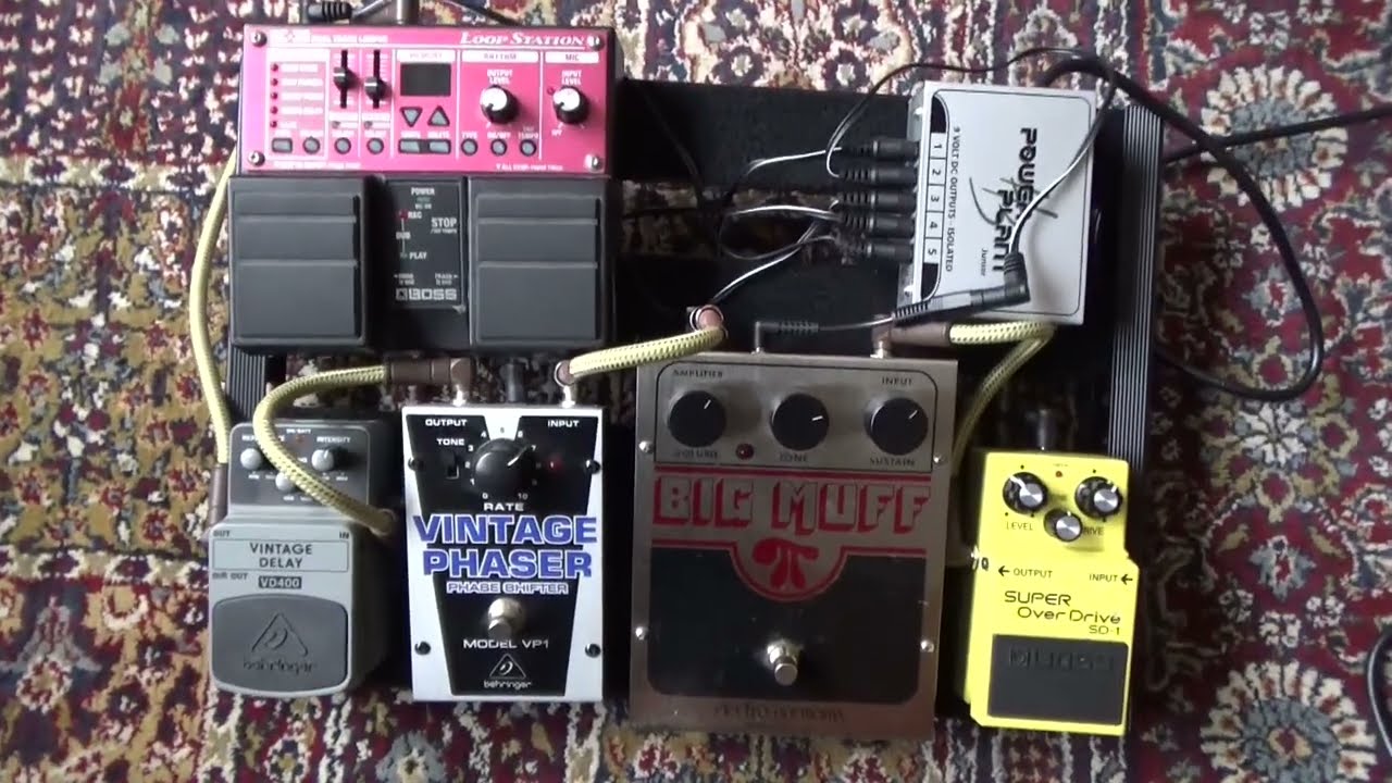 Harley Benton Spaceship 40 pedalboard + installation - YouTube