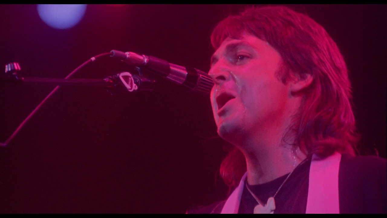 Paul McCartney & Wings — Let Me Roll It (HD) - YouTube