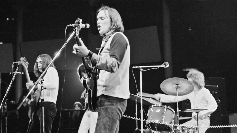 Alabama Guitar Icon Wayne Perkins Passes Away at 74]