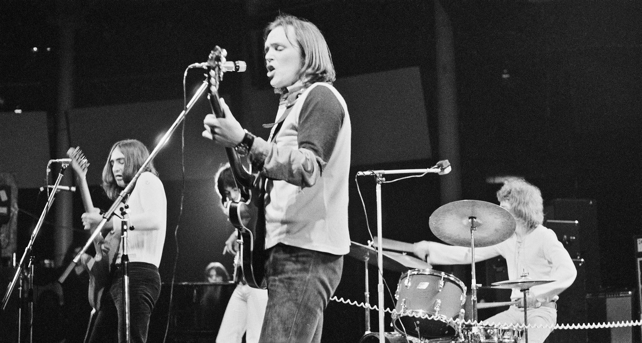 Alabama Guitar Icon Wayne Perkins Passes Away at 74]