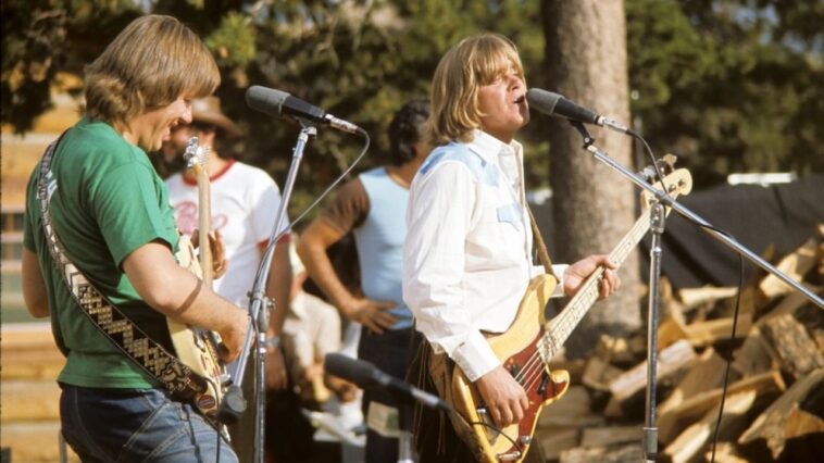 Chicago bassist Peter Cetera reflects on performing as the opening act for Jimi Hendrix.]