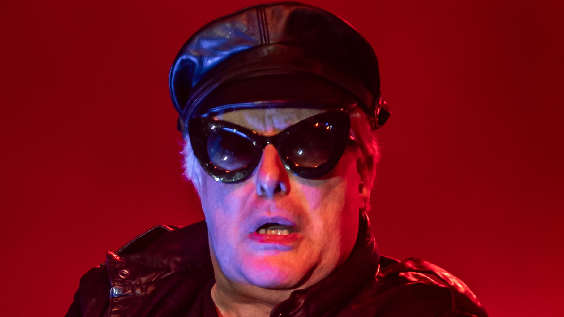 "Currently, I have a lot of recovery ahead of me": Jello Biafra hospitalized due to a stroke]