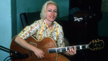 The bass guitarist that saved Barbra Steisand’s signature hit
