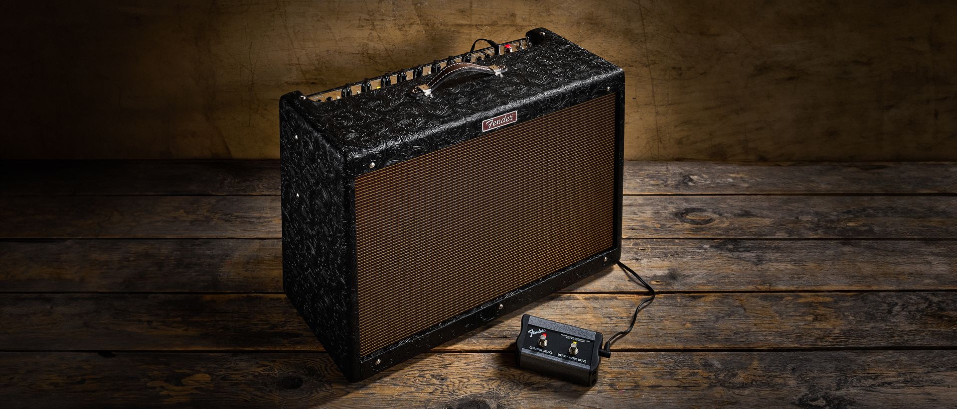 "Experience the familiar, powerful amp with enhanced clarity and vibrant clean tones: A review of the Fender Hot Rod Deluxe 30th Anniversary."]