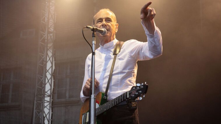 Francis Rossi Discusses His Upcoming Solo Album and His Bond with the Late Rick Parfitt]