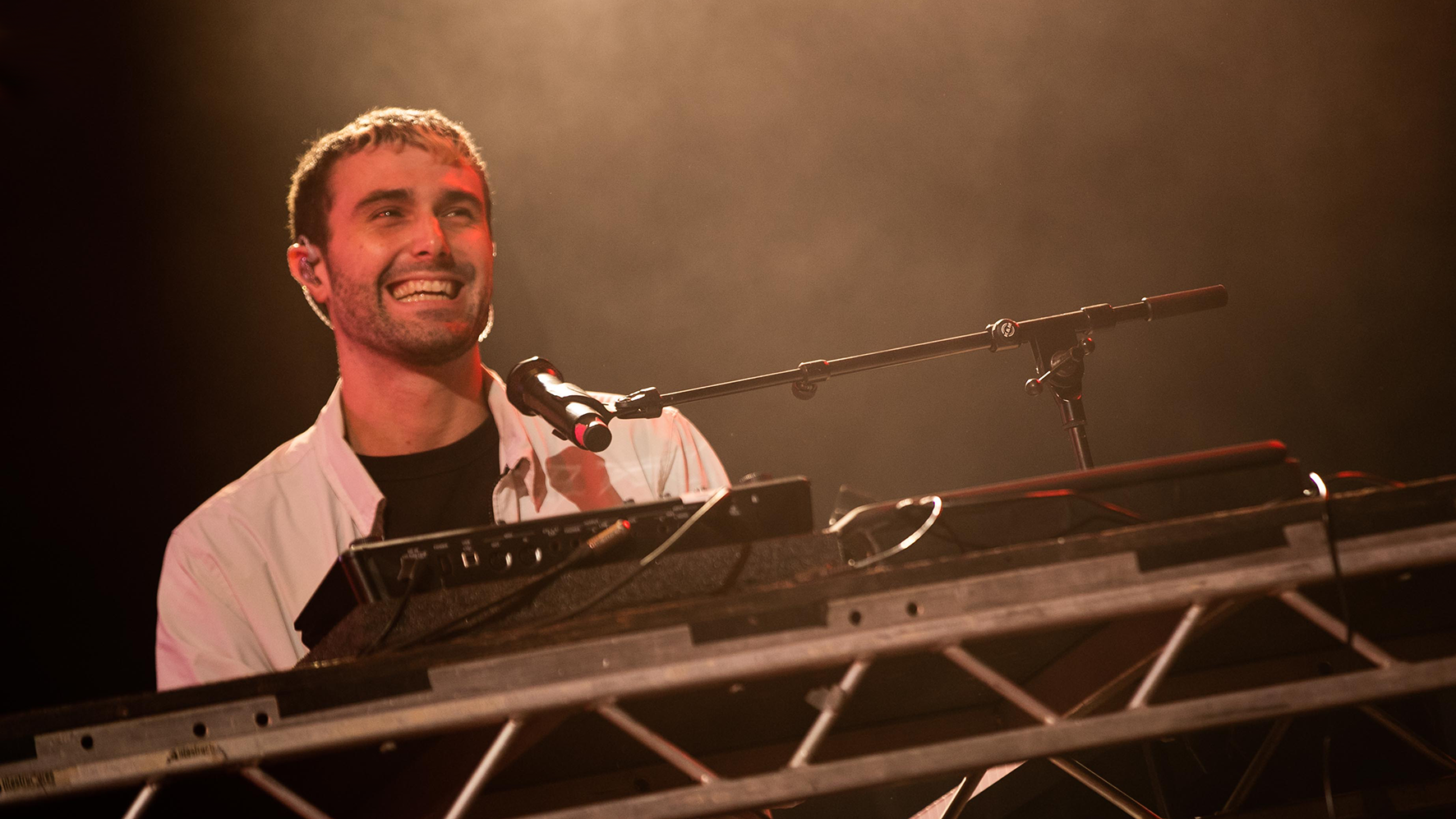 "Fred Again Reflects on the Time Lost in Plugins: How Obsessing Over Software Hinders Creativity and Songwriting"]