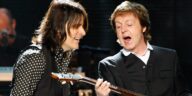 "How Paul McCartney's guitarist Rusty Anderson contributed to crafting a classic '90s hit despite battling jet lag, while Natalie’s rendition closely mirrors it."]