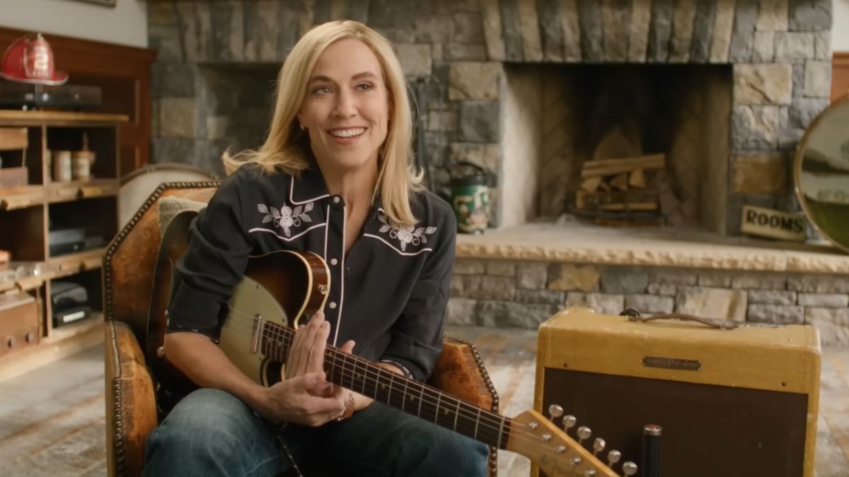How a Fan's Present Replaced Sheryl Crow's Stolen Guitar]