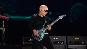 Joe Satriani Discusses Rediscovering His Music After a Hand Injury]
