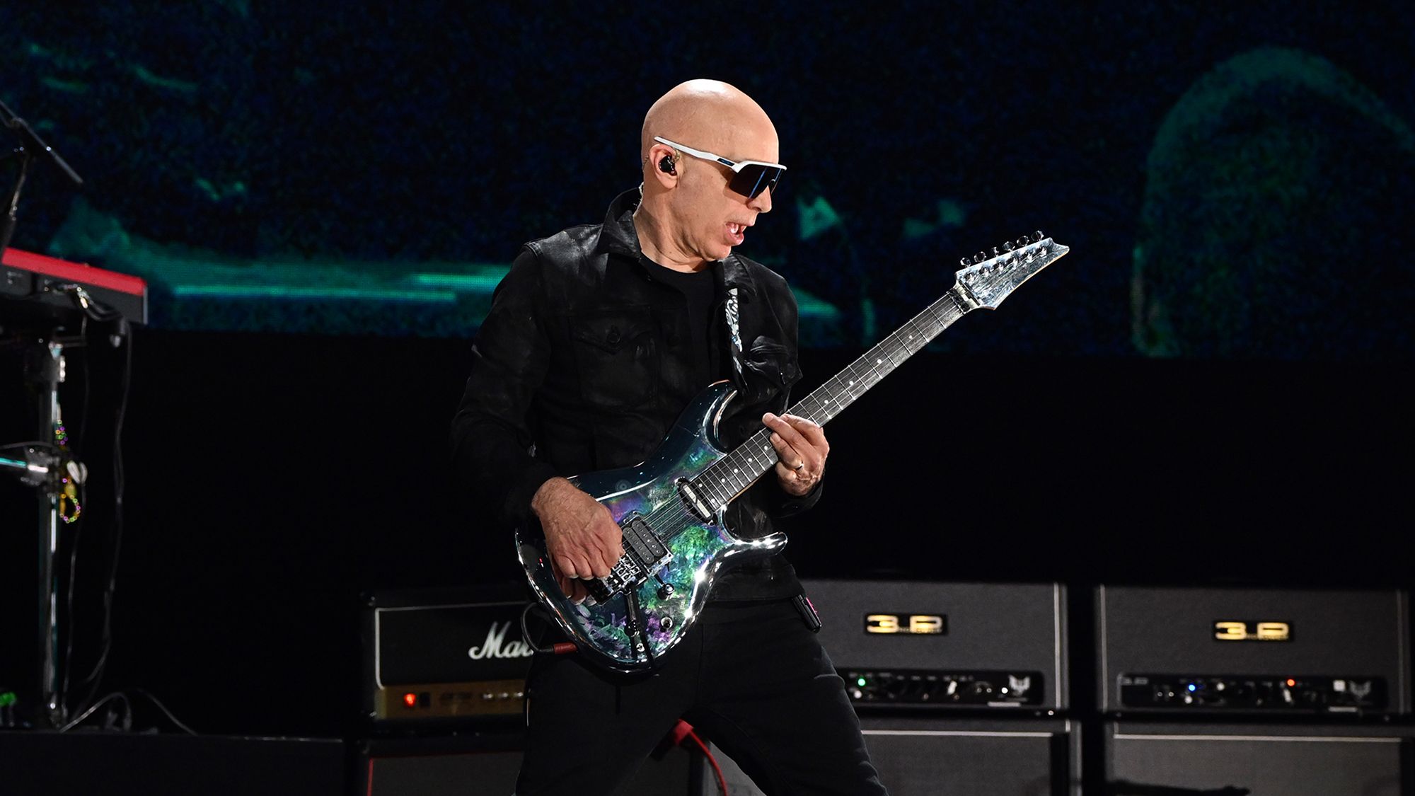 Joe Satriani Discusses Rediscovering His Music After a Hand Injury]