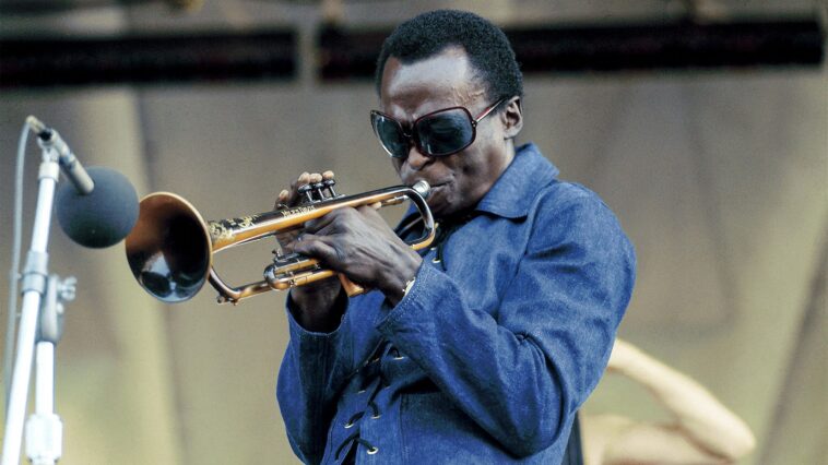 John McLaughlin: The Story Behind Miles Davis's "In a Silent Way"]