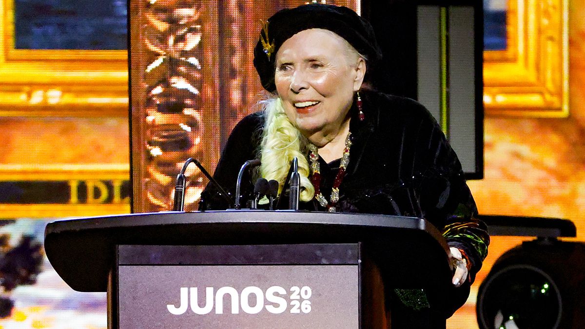 "Joni Mitchell Reflects on Life Transformation After Coma: Receives Juno Lifetime Achievement Award from Canadian Prime Minister Mark Carney, Credits Near-Fatal Brain Aneurysm for Helping Her Quit Smoking."]