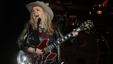 Melissa Etheridge’s important insight from her first guitar instructor]