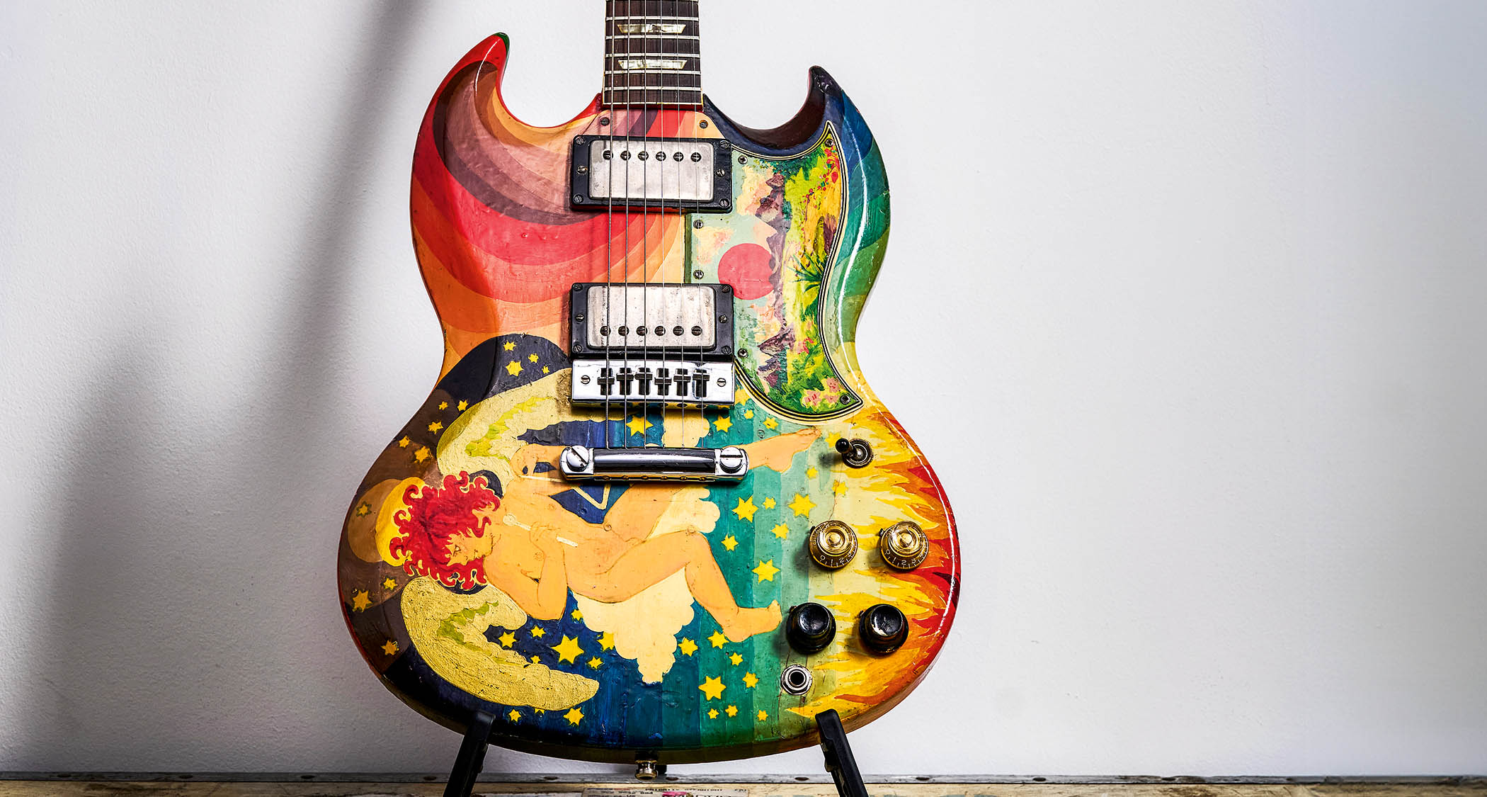 Eric Clapton's The Fool Gibson SG: Close-up shots of the iconic guitar, with its psychedelic paint job courtesy of the eponymous Dutch art collective