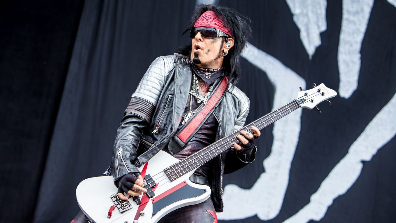 Nikki Sixx identifies his main flaw as a rock bassist.]