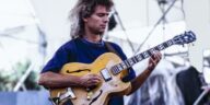 Pat Metheny Discusses the $100 Guitar That Shaped His Career]